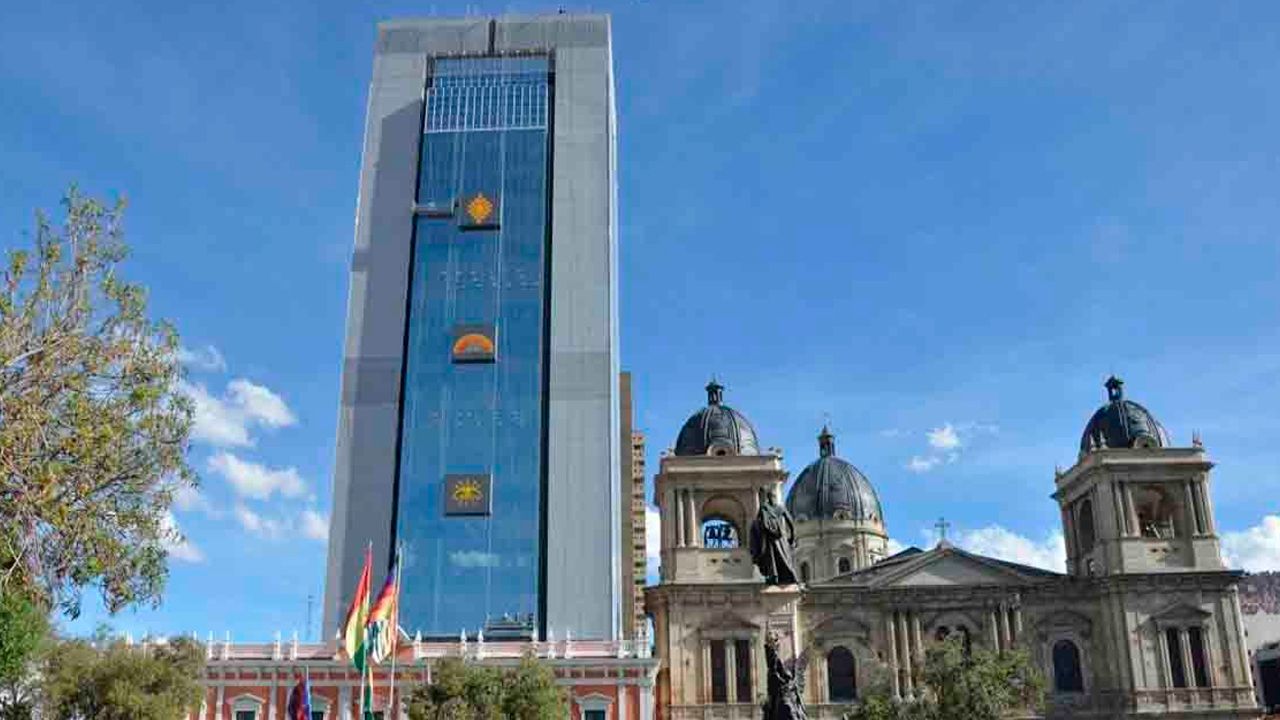 Alcaldes se reúnen con Paz para debatir el Decreto 5503