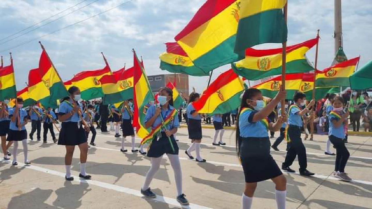 Empezó el desfile del orgullo patrio