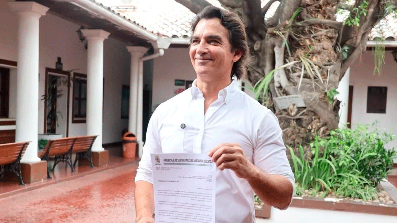 Mamén Saavedra renuncia al Concejo y confirma candidatura a la Alcaldía cruceña
