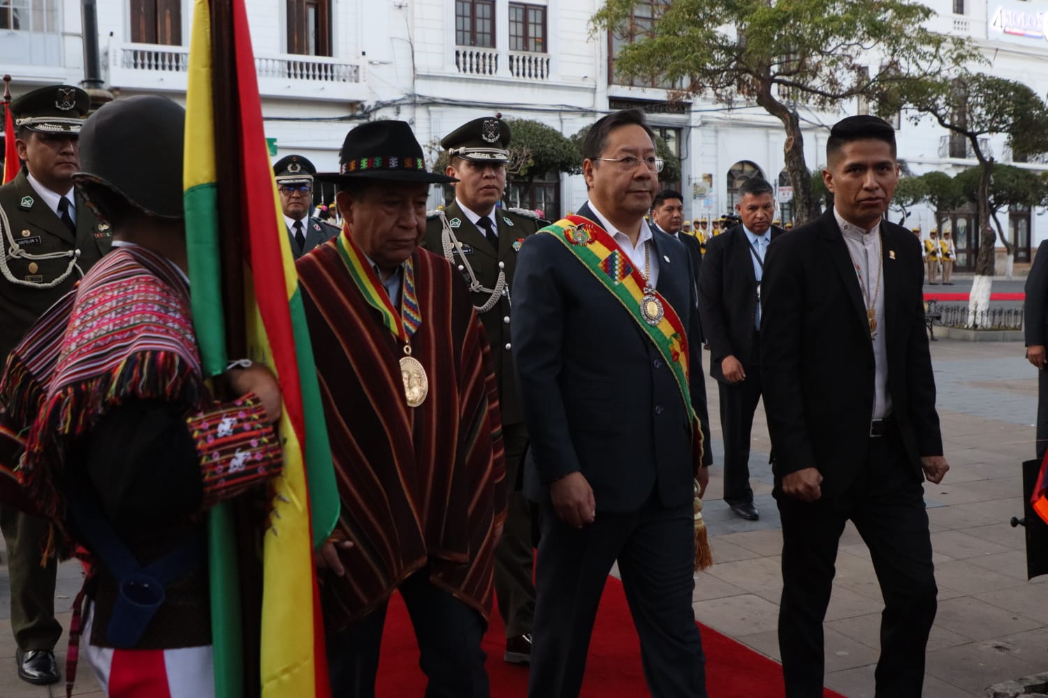 "Bolivia celebra con fervor sus 198 años de independencia con rituales ancestrales y un mensaje presidencial"