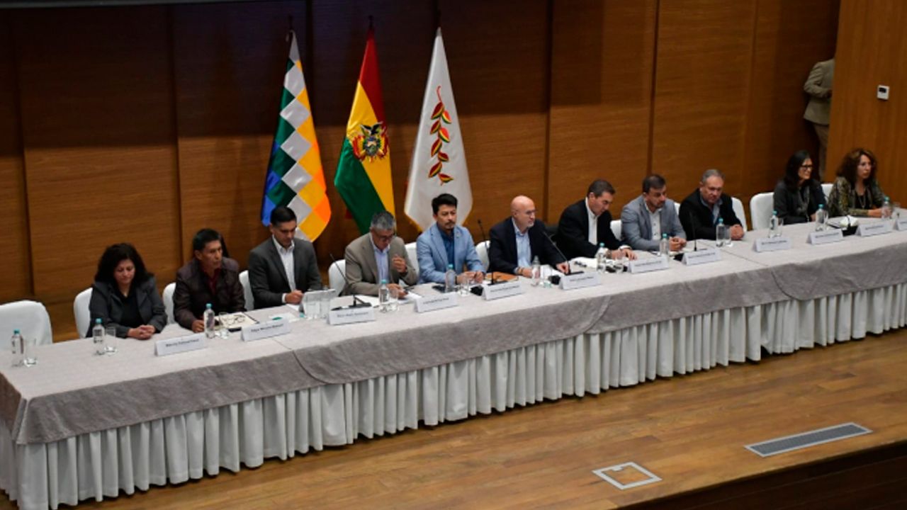 Diálogo continúa sin dirigente ejecutivo de la COB