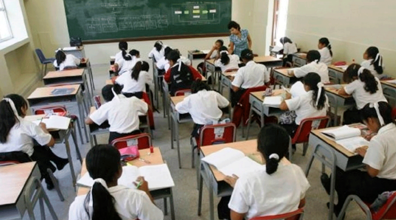 Gestión escolar 2026 ajusta normas sobre el uso de celulares y evaluación