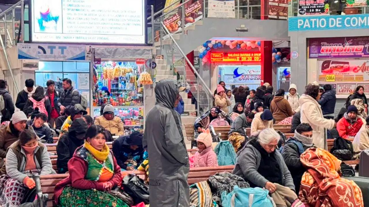 Terminal de La Paz frena salidas por bloqueos