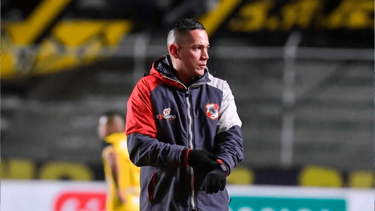 Égüez admite contacto con Oriente, pero aclara que tiene contrato vigente