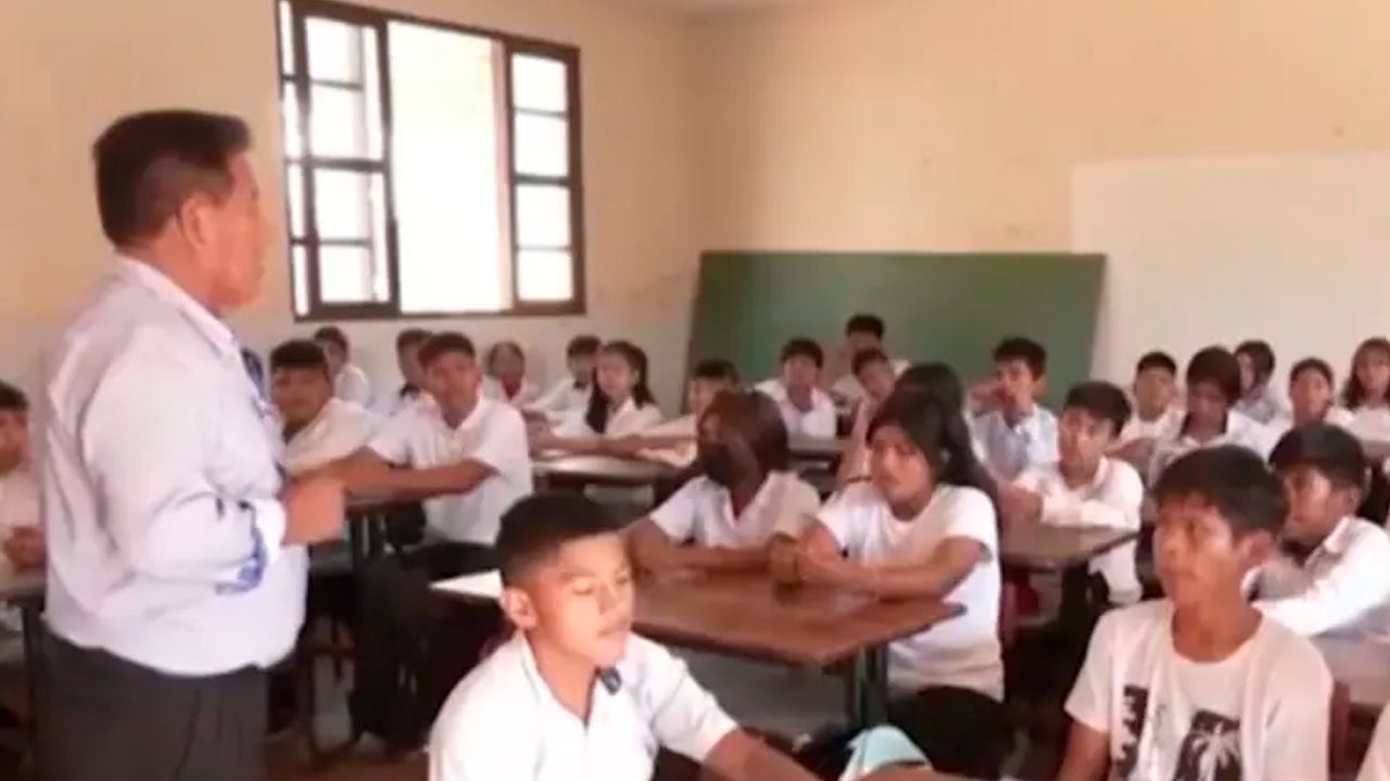 Normativa escolar 2026 prohíbe celulares y uniformes obligatorios