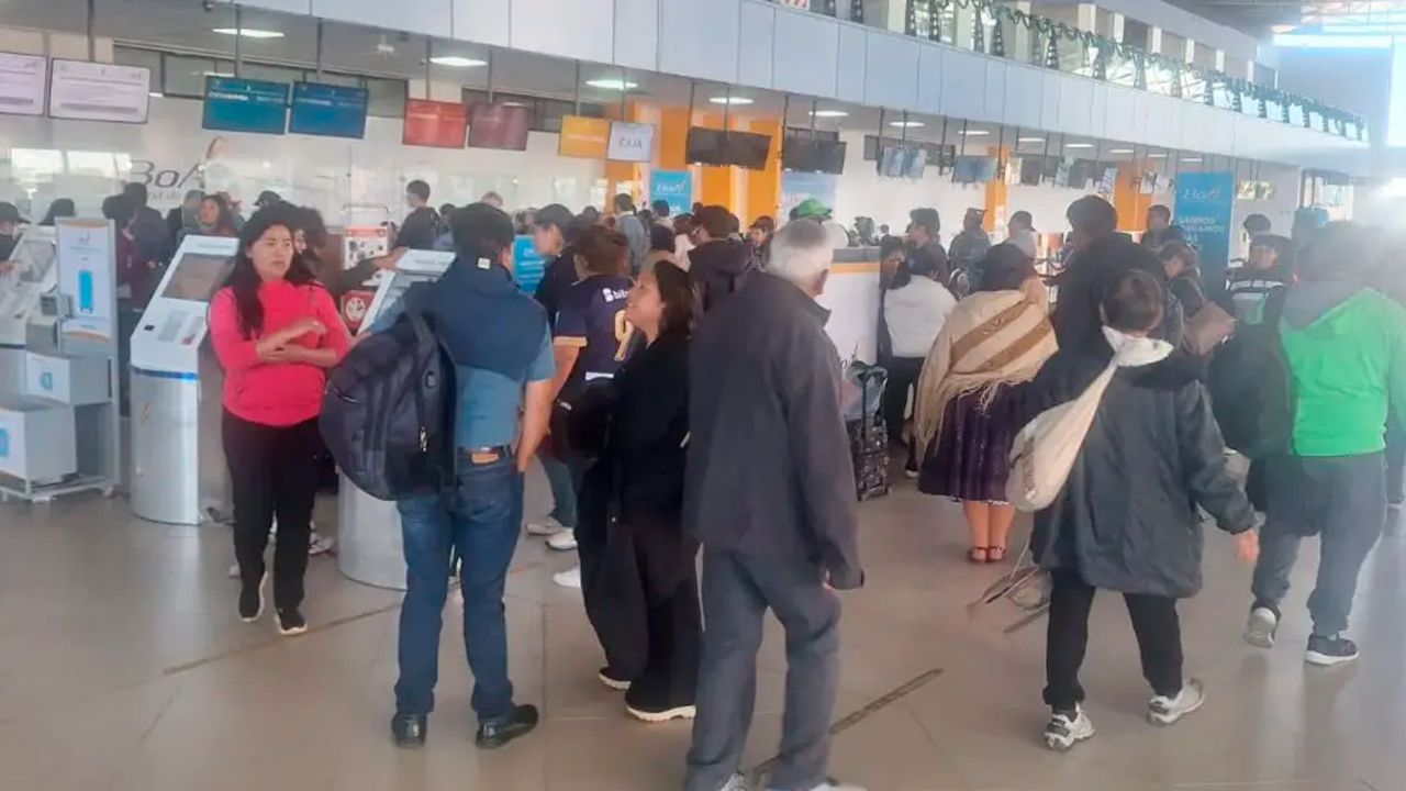 Aumenta demanda de pasajes aéreos en La Paz por bloqueos