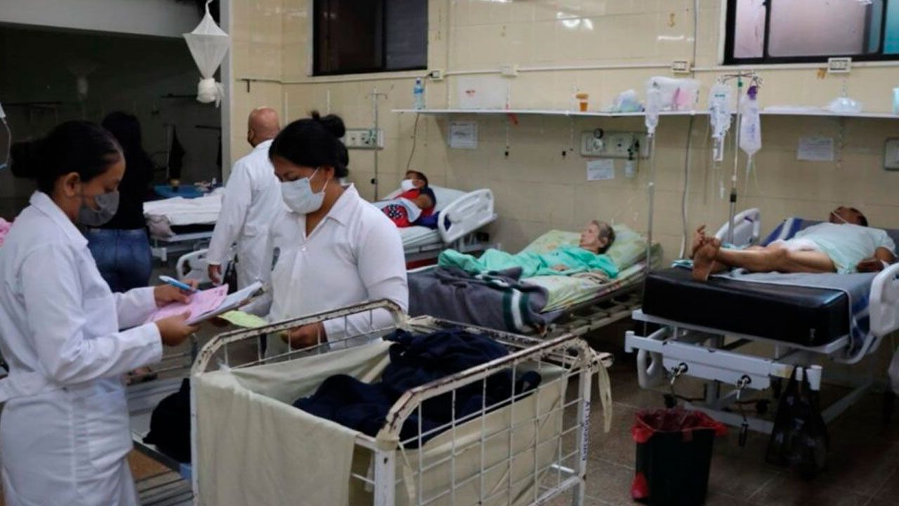 Santa Cruz: Falta de personal obliga a cerrar camas y agrava saturación en el hospital San Juan de Dios
