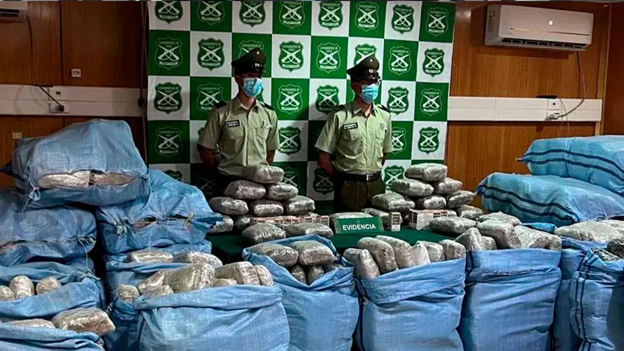 Tres bolivianos detenidos en Chile con 944 kilos de marihuana