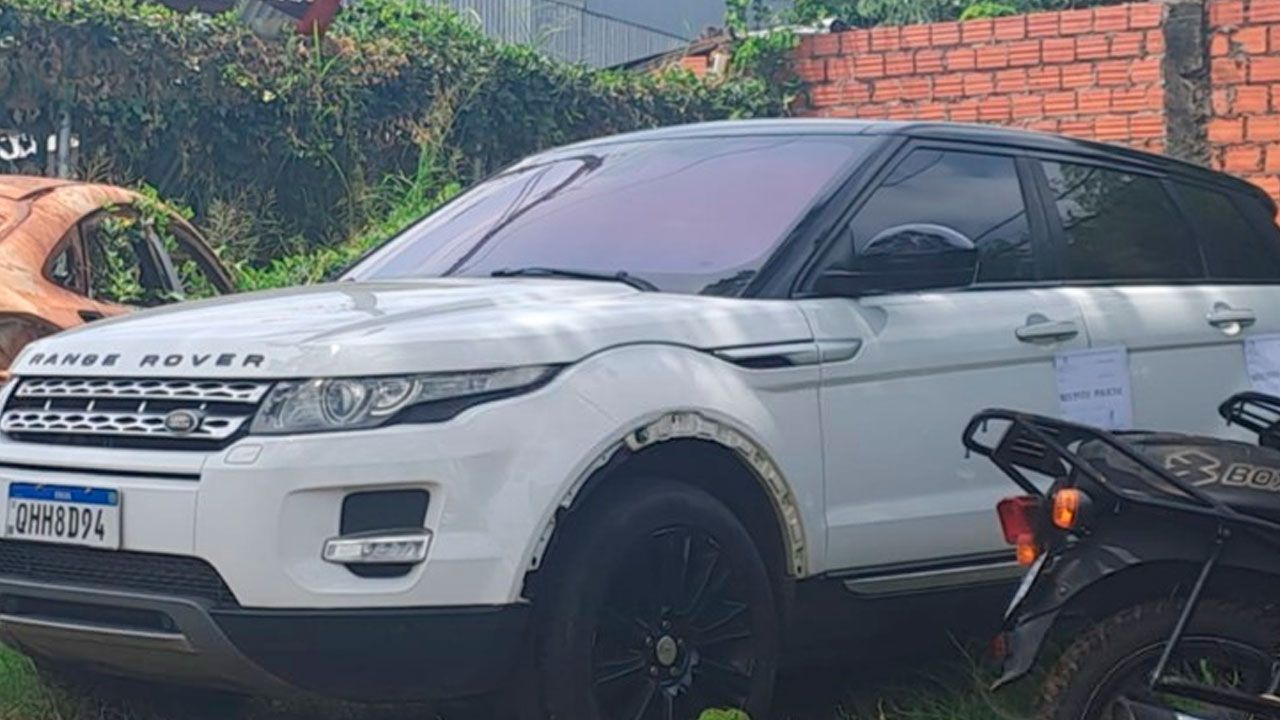 Policía secuestra vehículo vinculado al acribillamiento en el Urubó