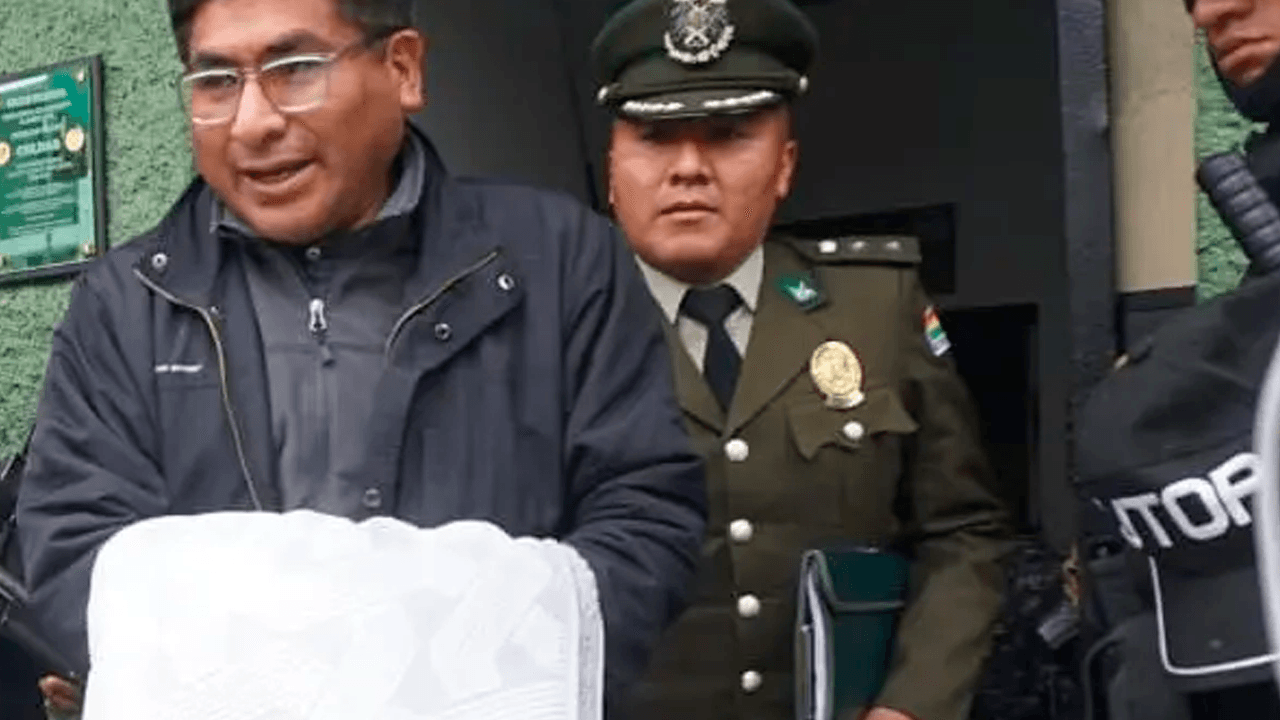 Exministro Néstor Huanca es enviado al penal de Patacamaya y se declara inocente
