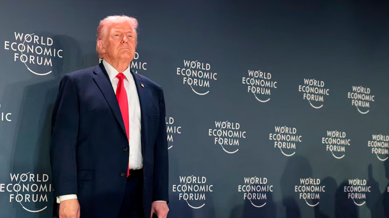 Trump demanda a JP Morgan por cierre de cuentas y “discriminación política”