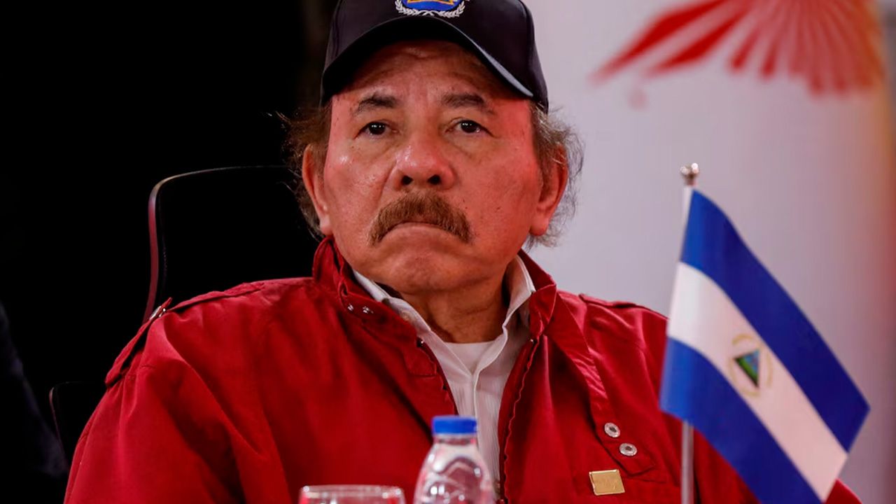 España expulsa a embajador nicaragüense