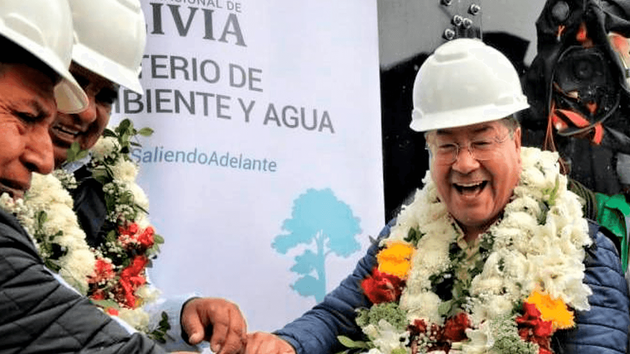 Arce abroga el decreto que prohibía uso de imágenes en obras