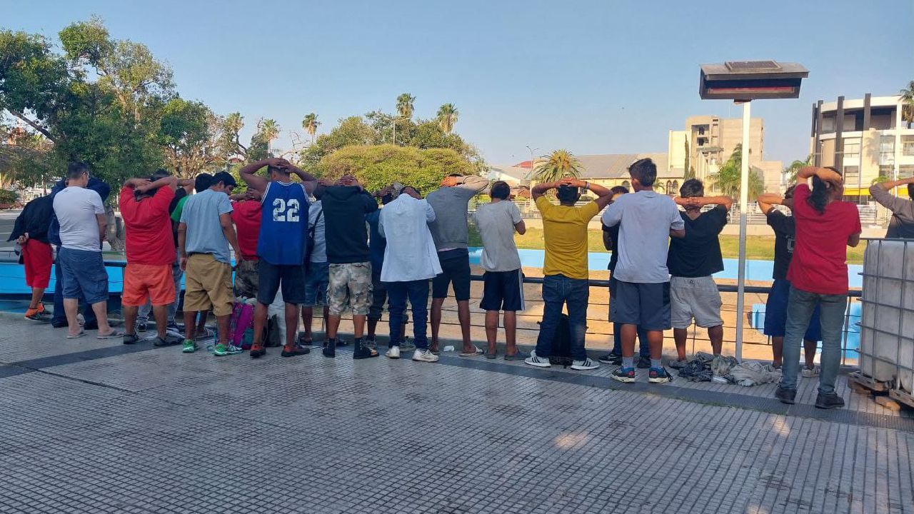 Efectivos de la UTOP Arrestan a 23 Personas en Situación de Calle en Zona del Mercado Los Pozos