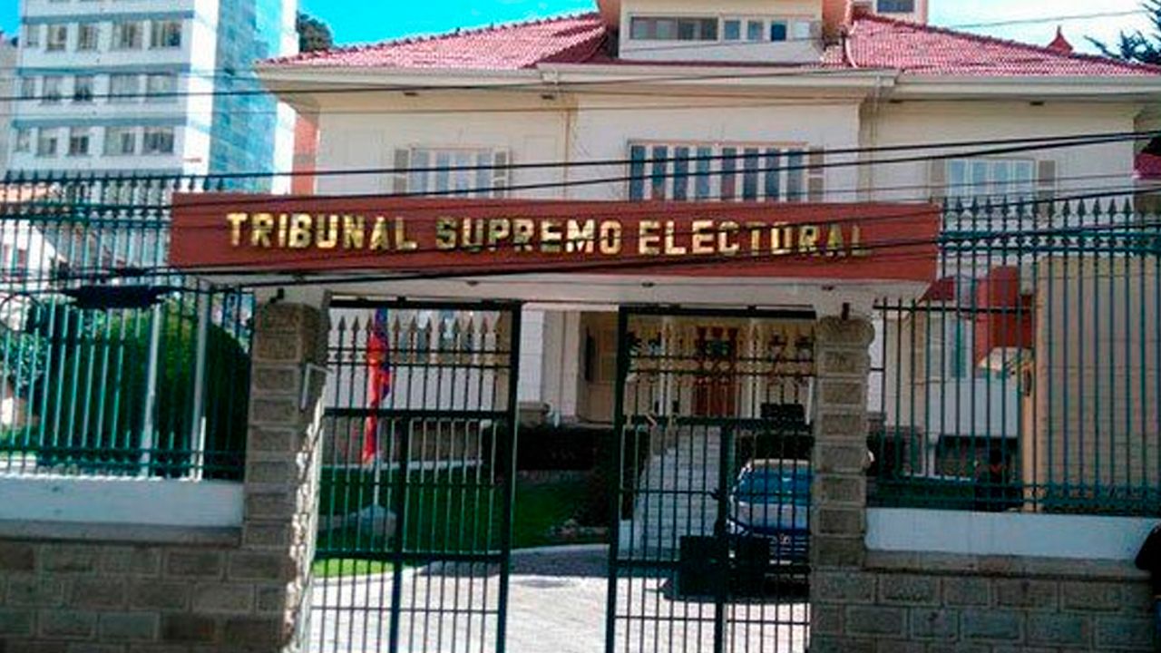 TSE ratifica anulación de siglas en  medio de protestas