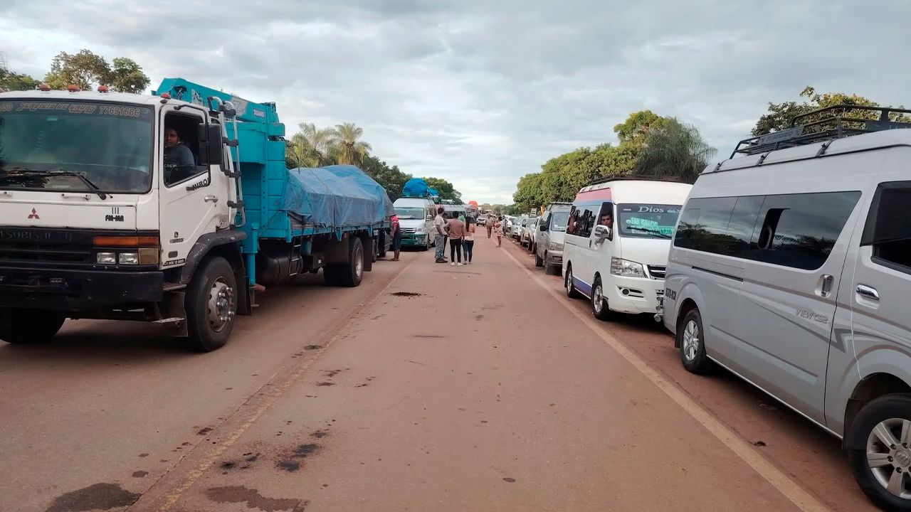 Bloqueos por combustible se expanden a provincias cruceñas