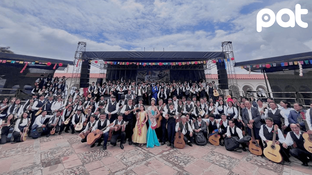 Sucre celebró carnaval patrimonial con histórica estudiantina boliviana