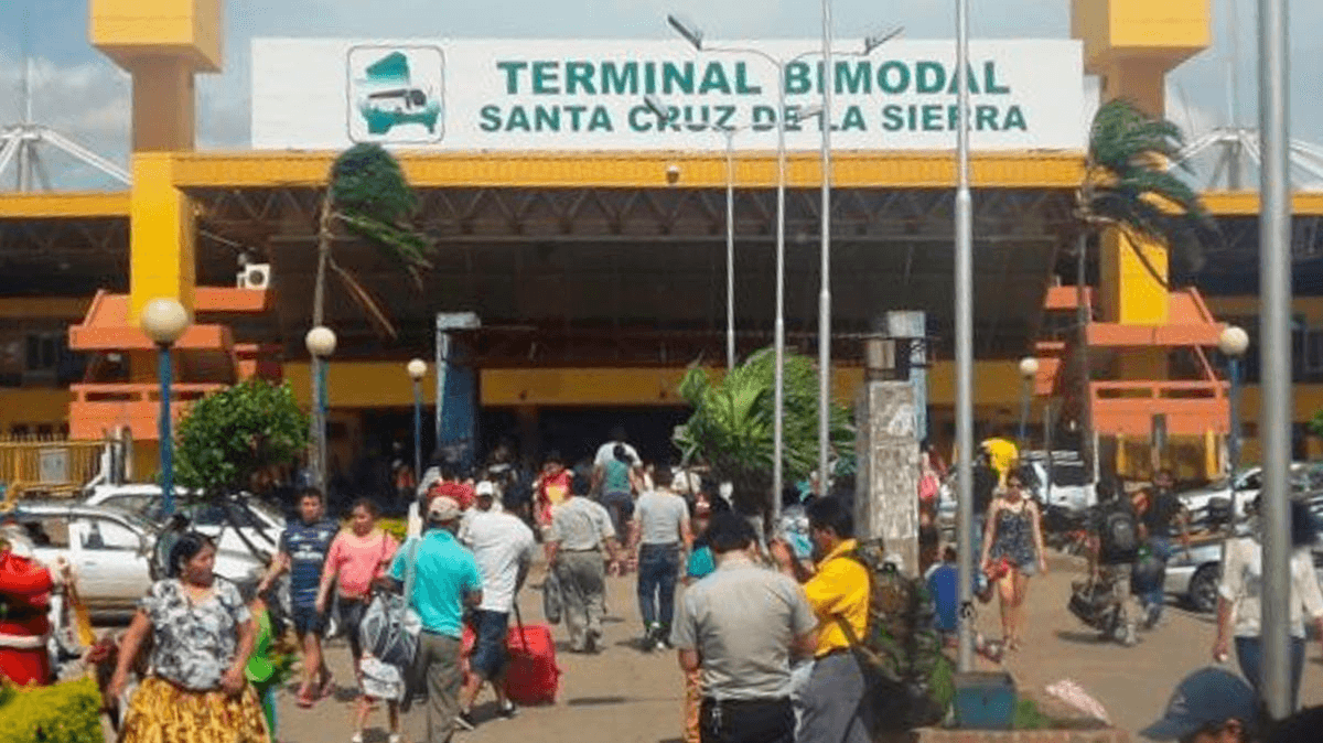 Protesta paraliza atención en la Bimodal por alza de alquileres
