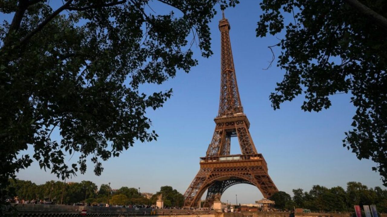 Evacuaron la Torre Eiffel por una amenaza de bomba