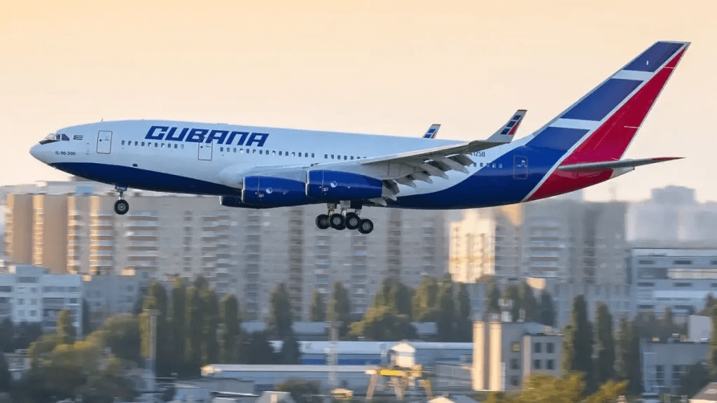 Cuba enfrenta crisis aérea por falta de combustible