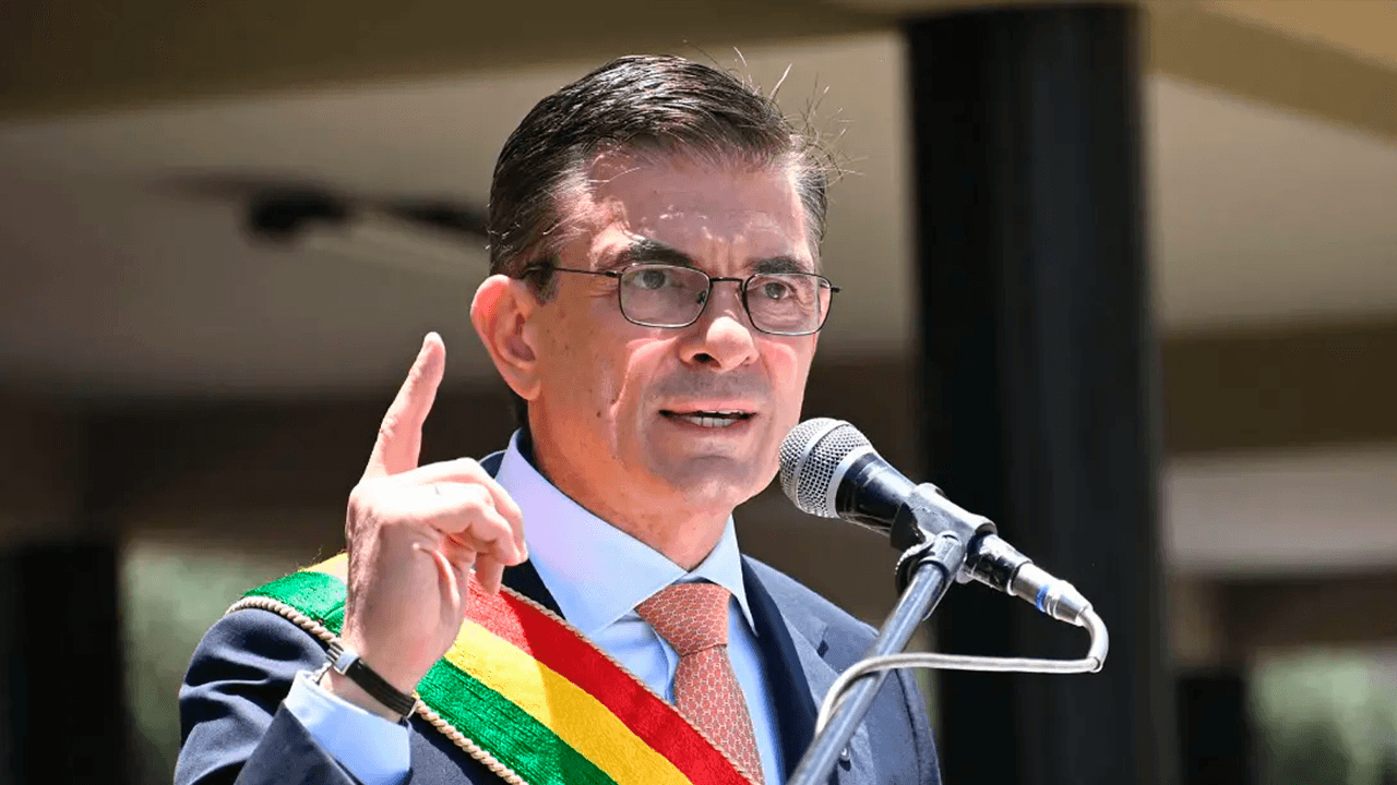 Presidente Rodrigo Paz llega a Oruro para participar en actos por la efeméride departamental