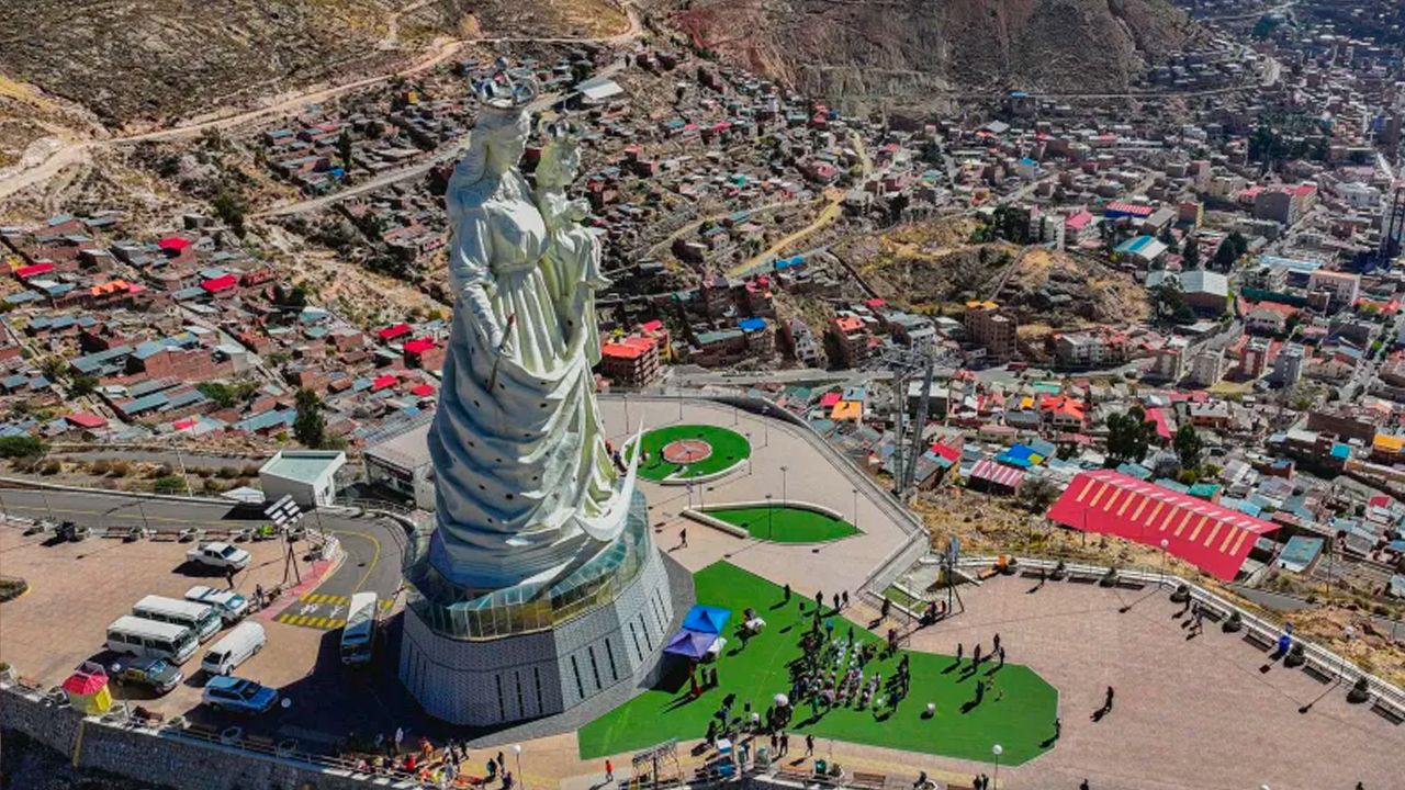 Plaza de la Virgen del Socavón se convierte en punto de fe en el sur paceño