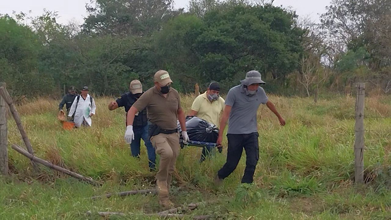 Policía realizó el levantamiento del cuerpo de feminicida Félix Fernández