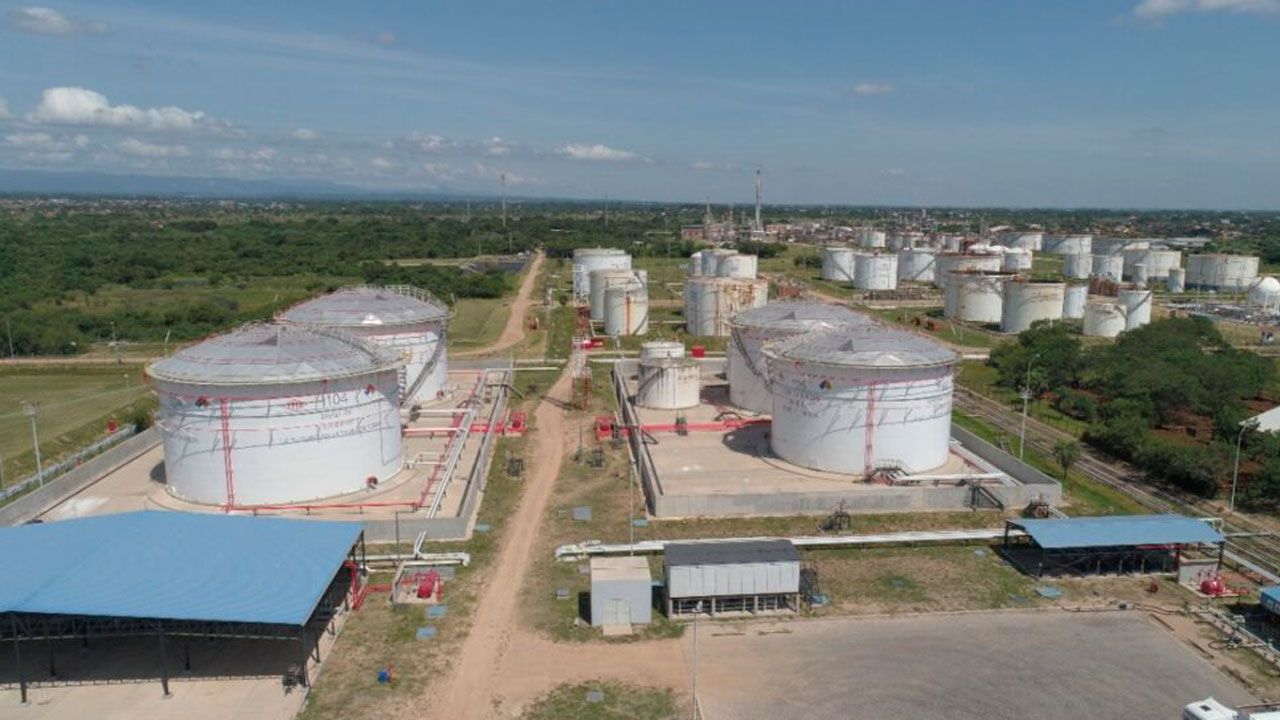 ANH precinta tanque de gasolina en palmasola por combustible fuera de especificaciones