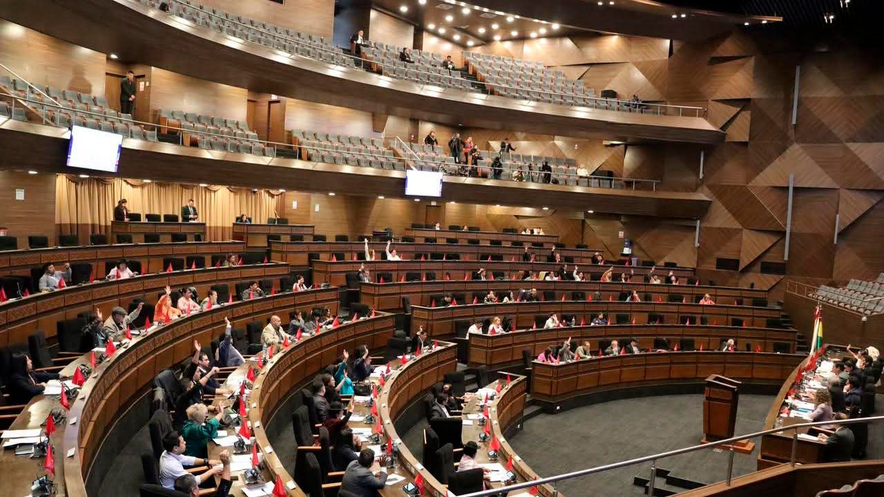 Comisión de diputados dará primer informe en 20 días sobre compra de crudo gasolina observada