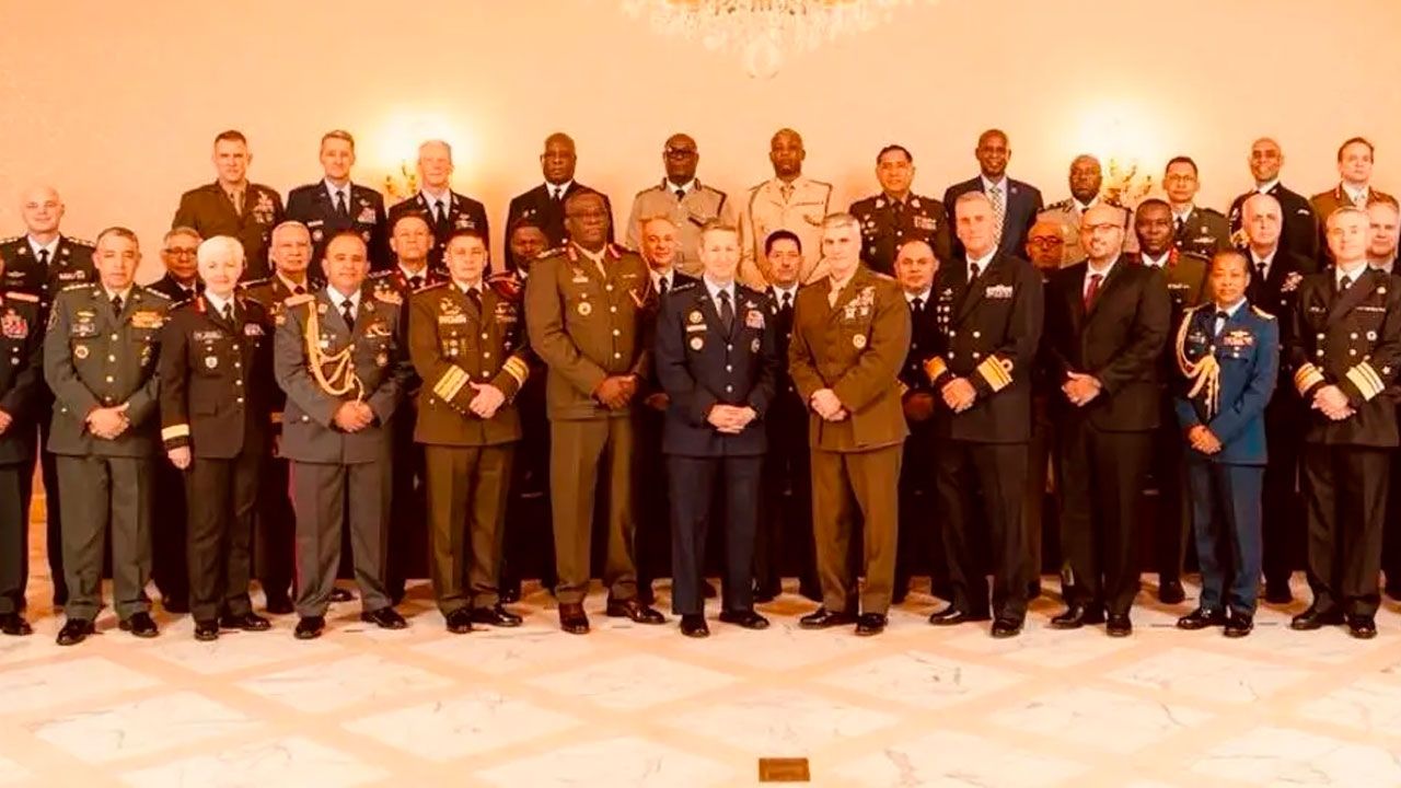 EEUU pide reforzar poder militar en cumbre con Bolivia