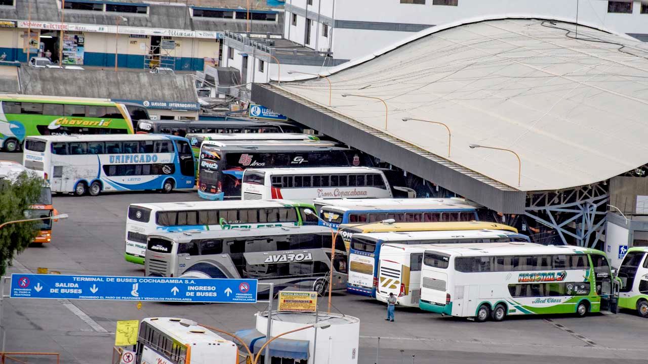 Bloqueo en Ivirgarzama corta la ruta Santa Cruz – Cochabamba