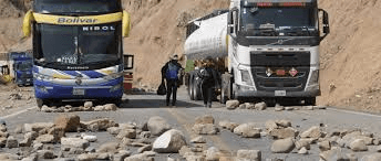 Bloqueos se multiplican en la ruta Cochabamba–Santa Cruz