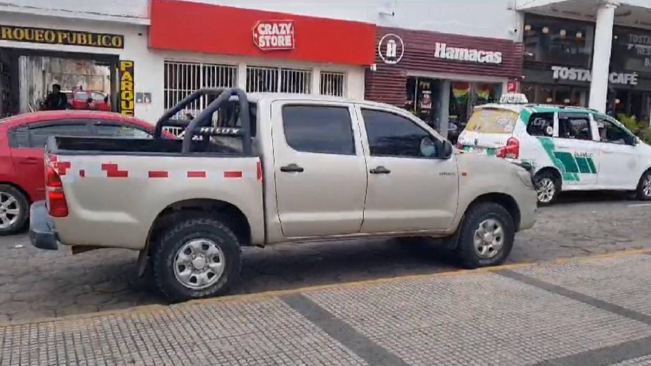 Presidente de cámara de diputados entrega vehículo para fortalecer brigada parlamentaria