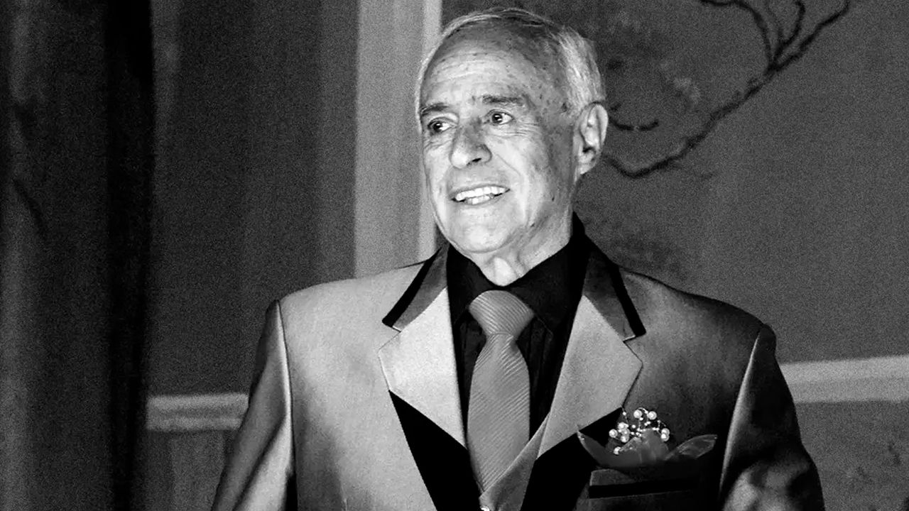 Aplausos y lágrimas despiden al maestro del teatro boliviano David Santalla