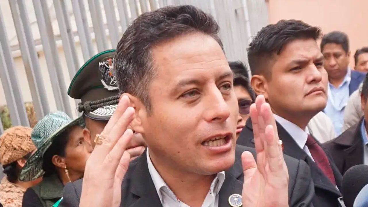 Pese a fallo constitucional, Lara busca interpelación por gasolina en la ALP