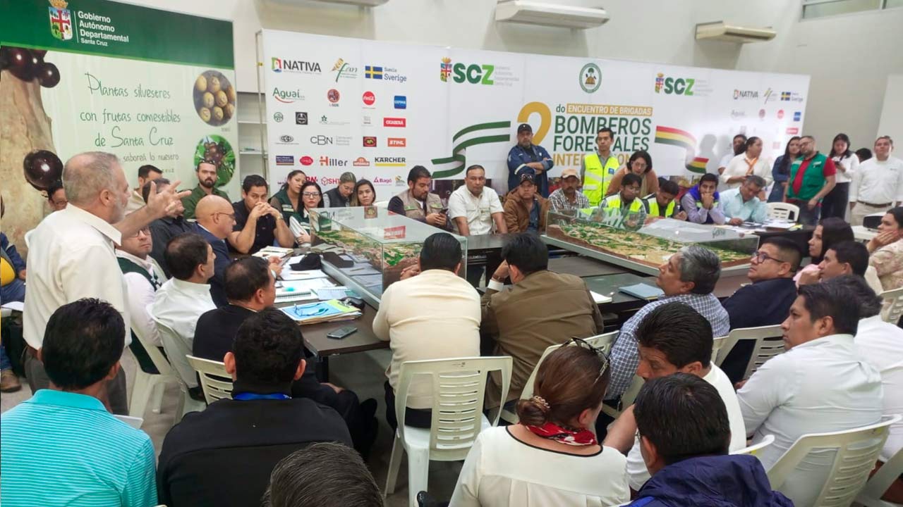 Reunión de coordinación aborda construcción de carretera Santa Cruz-Las Cruces - Buena Vista
