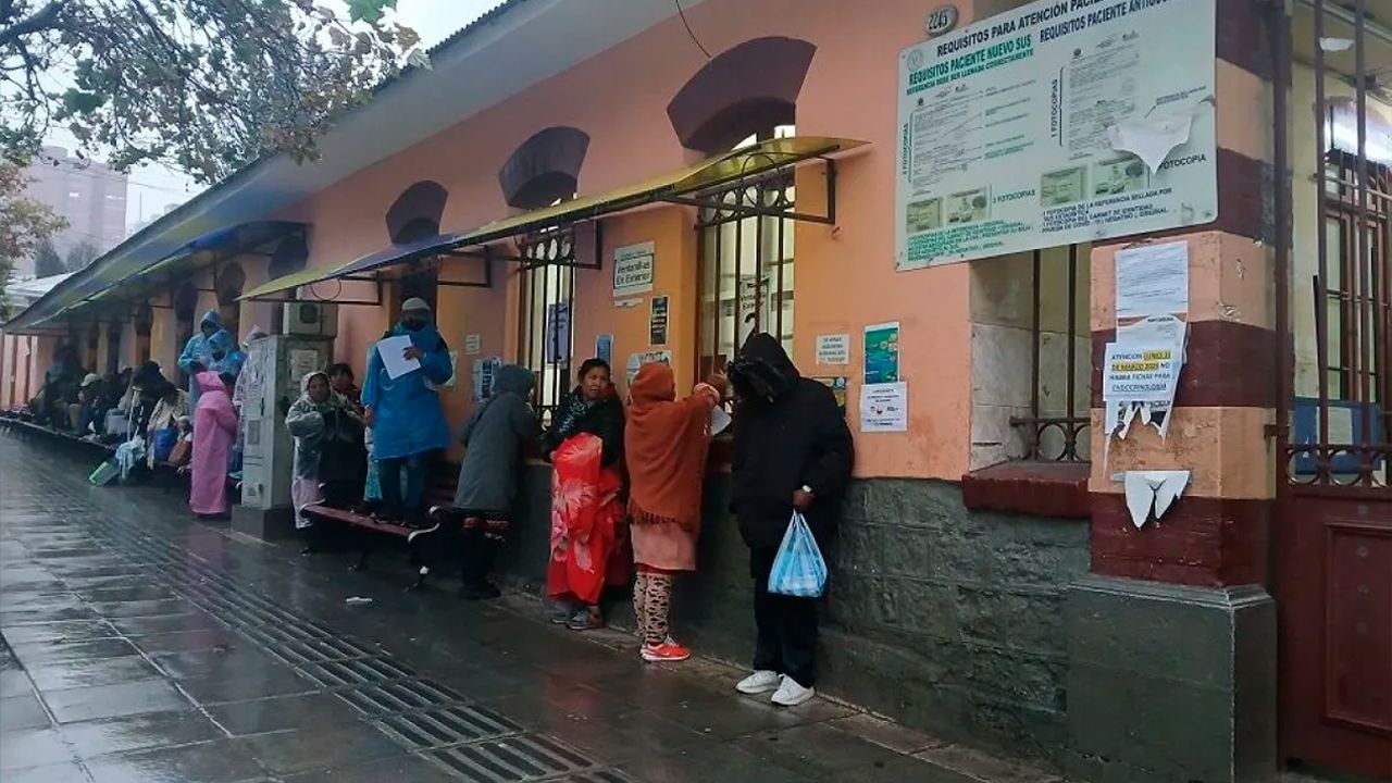 Crisis en hospitales de La Paz y El Alto por falta de personal y medicamentos