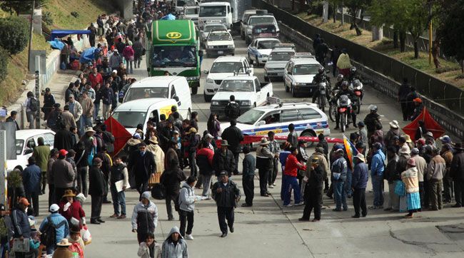 Segundo día de  huelga de choferes en El Alto: Las autoridades policiales informan que se han realizado seis detenciones.