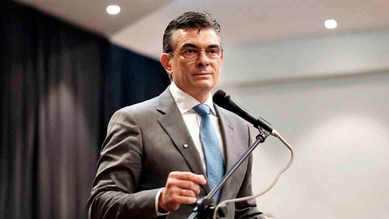 Presidente Rodrigo Paz afirma que deben eliminarse cerca de 60 leyes para aplicar el 50/50