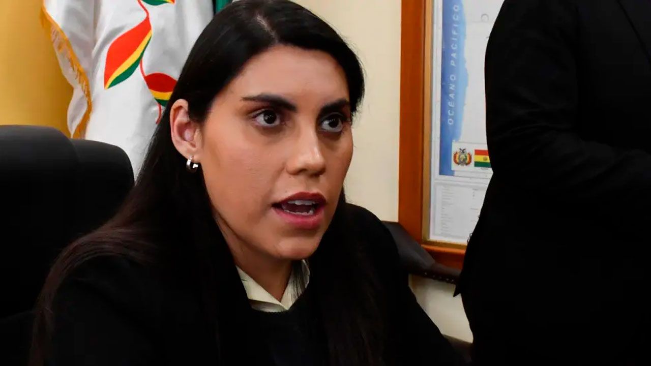 Cívicos piden renuncia de Barrientos; Libre propone eliminar viceministerio