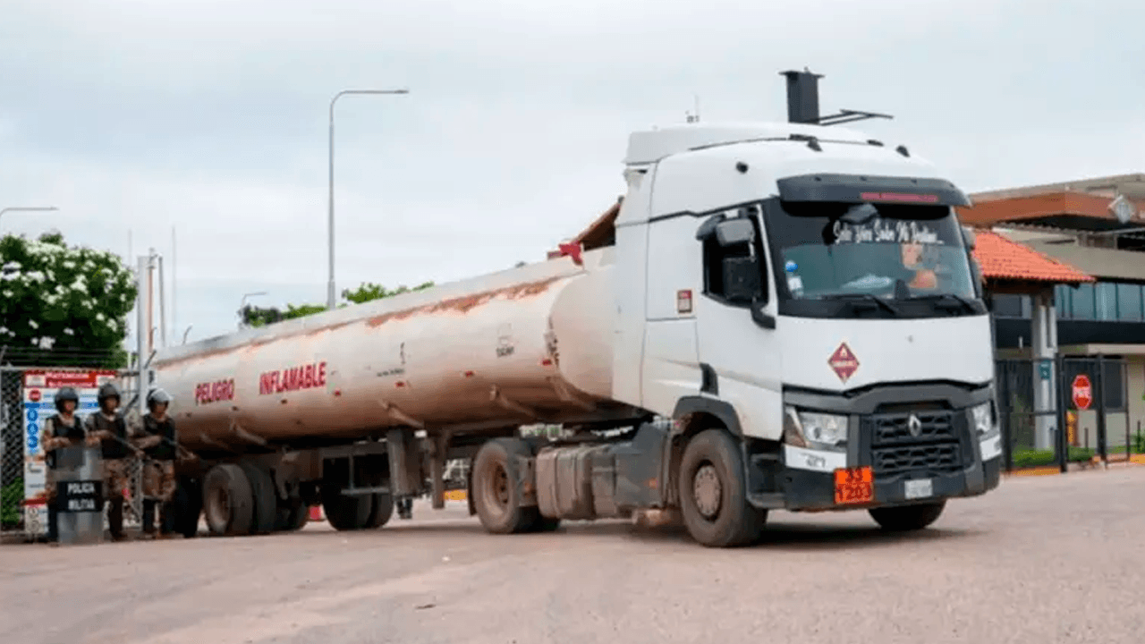 YPFB atribuye demora en despacho de gasolina a incorporación de aditivos