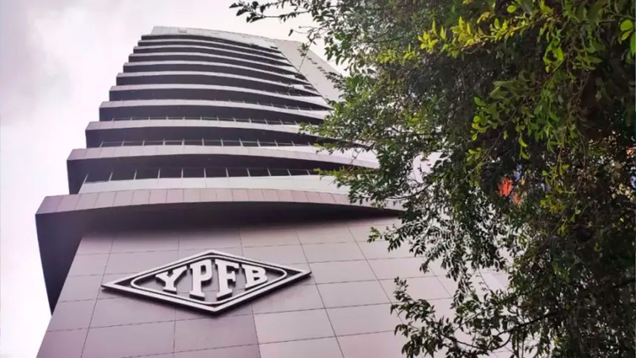 Cuestionan designaciones en YPFB de exfuncionarias vinculadas a anteriores gobiernos