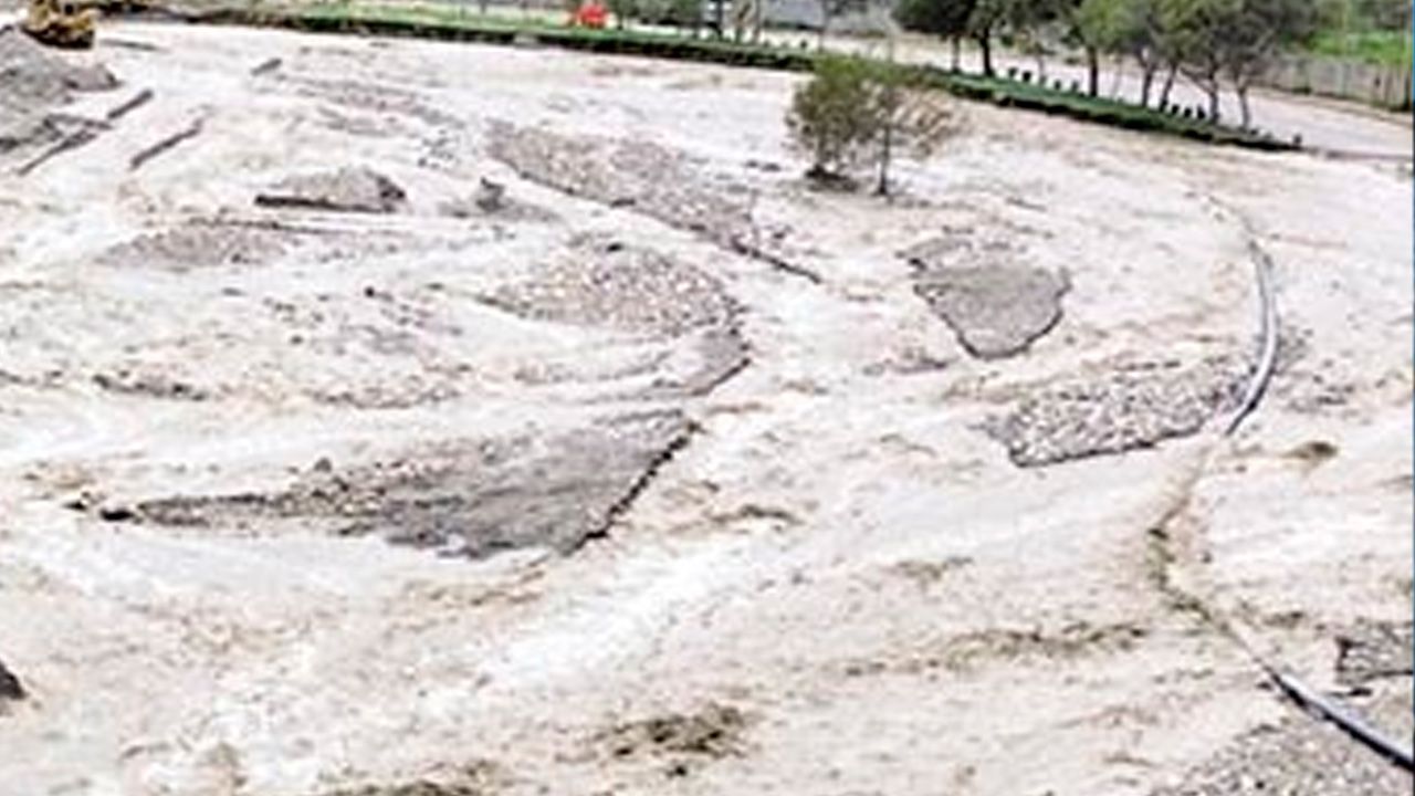 Impresionante crecida de la quebrada Peñones genera alerta en la zona de Masicurí