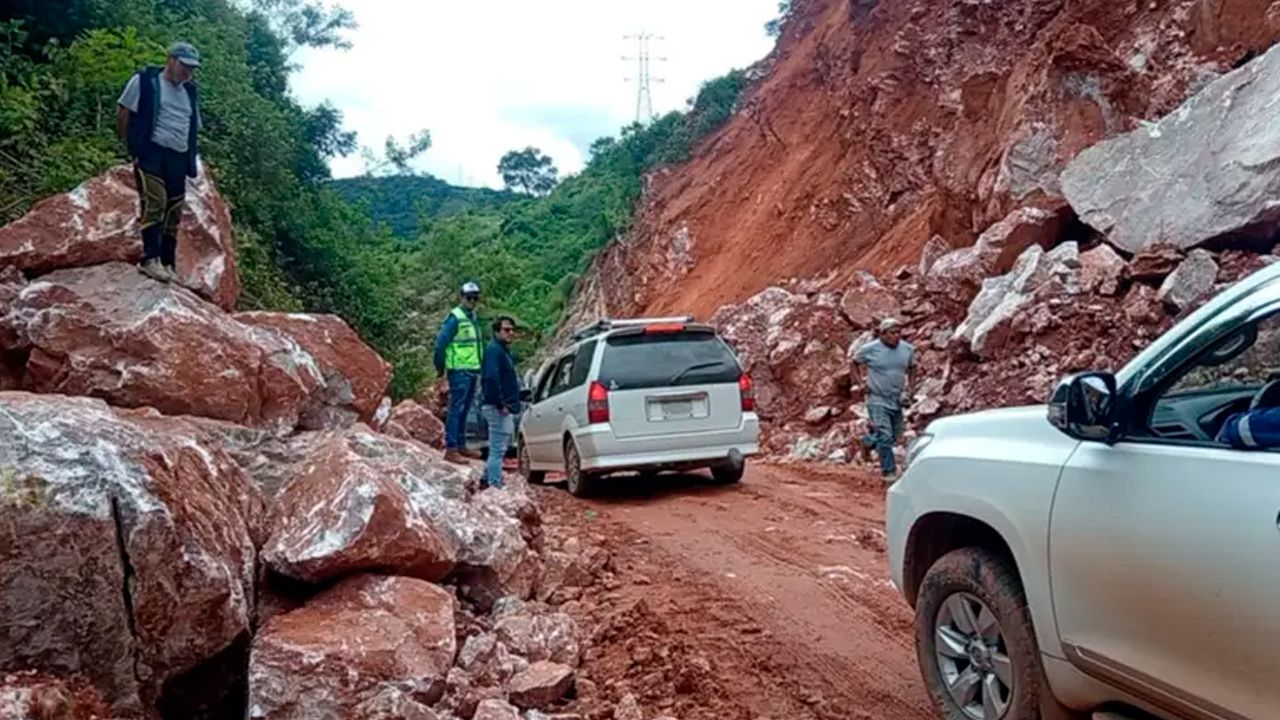 Habilitan paso parcial tras derrumbe en ruta Entre Ríos – Palos Blancos