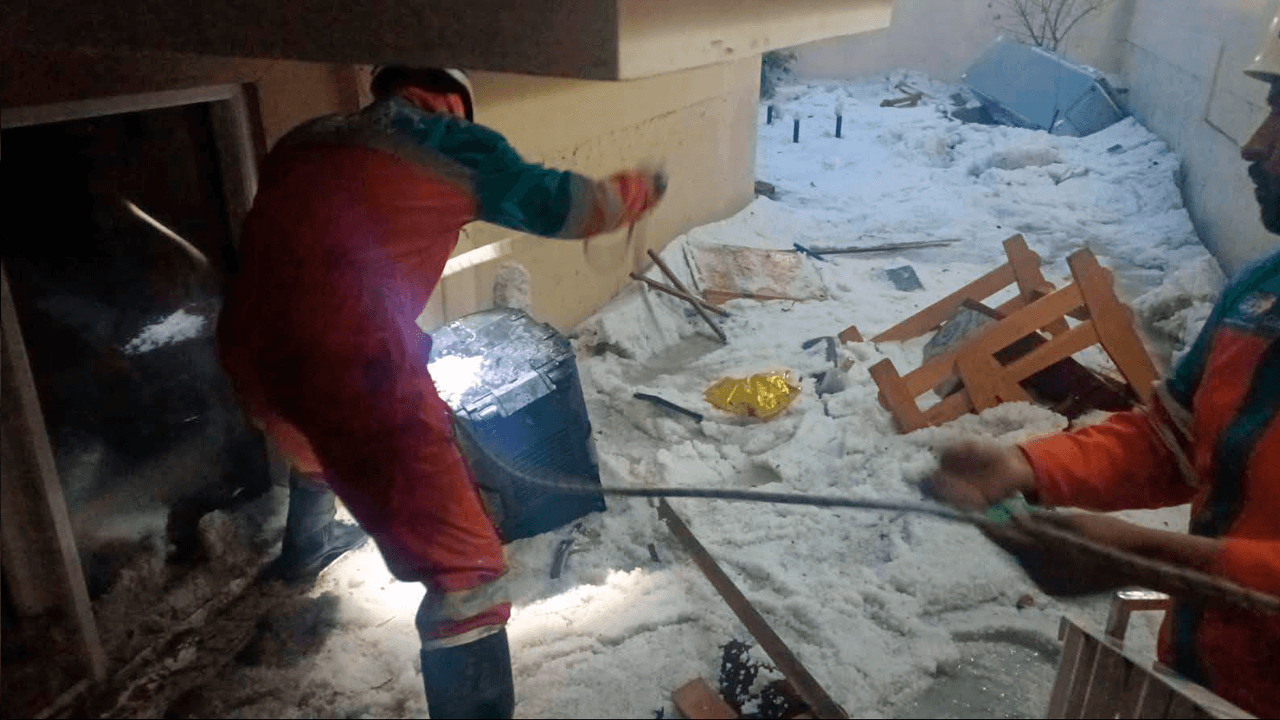 Inundaciones en La Paz: Intensa granizada y lluvia provocan el desborde de ríos y graves daños en la zona sur
