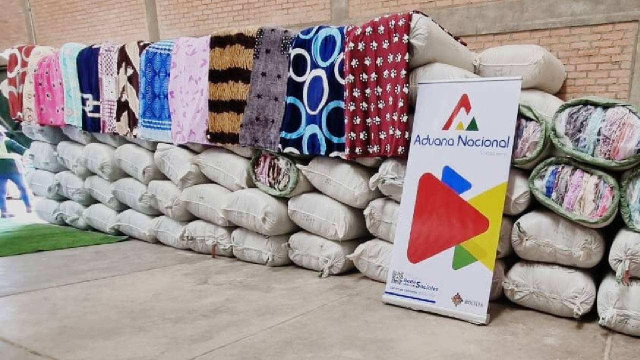 Desarticulan Intento de Contrabando: 19 Toneladas de Mercancía Ilegal Interceptadas en la Aduana Nacional de Bolivia