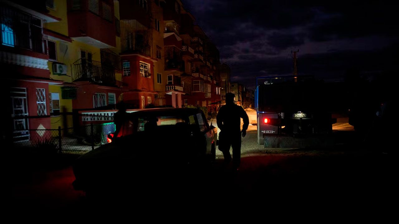 Apagón general deja a toda Cuba sin electricidad tras colapso del sistema eléctrico