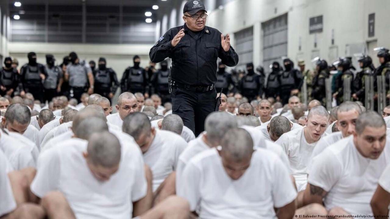 El Salvador aprueba reforma que instaura la cadena perpetua