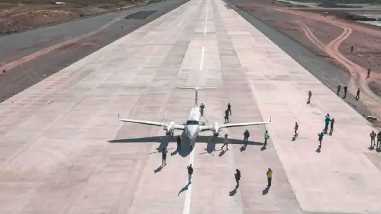 Realizan primer aterrizaje en nueva pista del aeropuerto de Potosí
