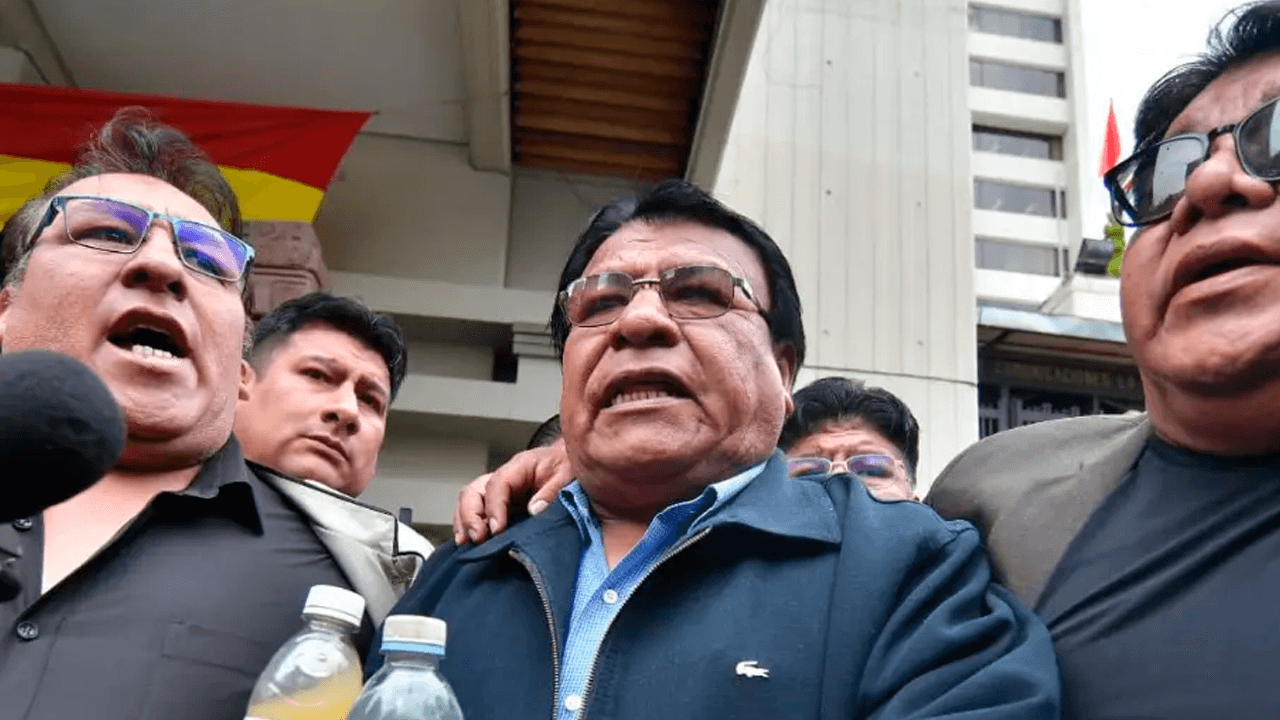 Choferes anuncian paro movilizado en La Paz por falta de resarcimiento